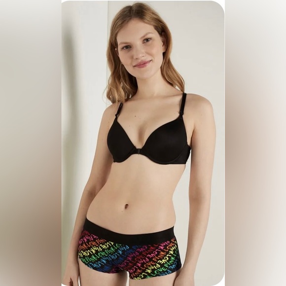 Victoria's Secret Everywhere
Strappy Back Push Up Bra 40B 40D 40DD 36C 34DD
36B - Picture 4 of 8